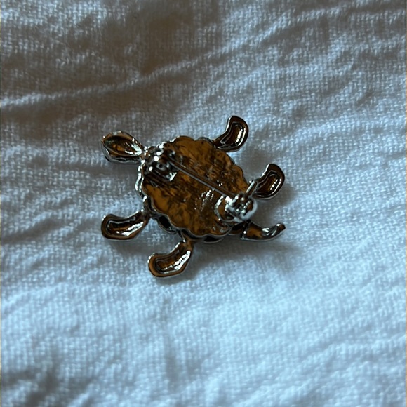 Silver and crystal Turtle pin - Picture 3 of 5